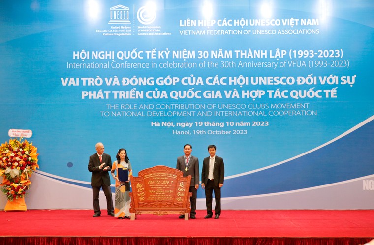 Một đời hết lòng vì y học cổ truyền ảnh 1