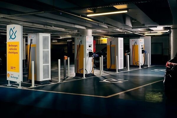 Dạo một vòng quanh các trạm sạc trong chung cư, bãi đỗ trên thế giới ảnh 8