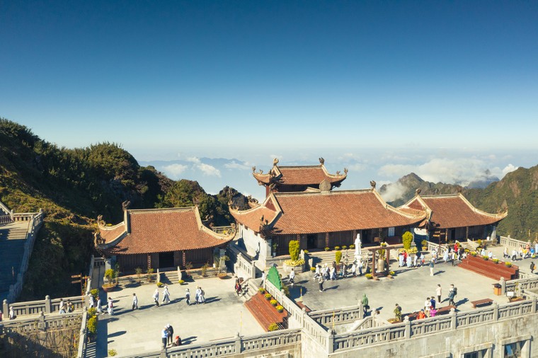 Linh thiêng lễ vía Quán Thế Âm Bồ Tát xuất gia tại Fansipan ảnh 8