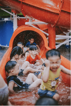 Tuổi thơ hạnh phúc của những cư dân nhí tại 'miền biển' giữa lòng Hà Nội ảnh 2