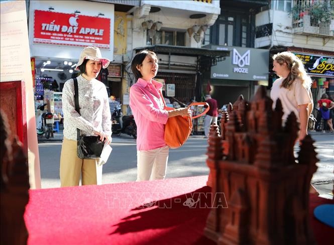 Khách du lịch quốc tế đến Hà Nội vượt ngưỡng 4 triệu lượt ảnh 6