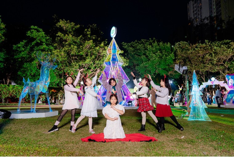 Bầu trời khác lạ trong mắt thế giới trẻ thơ khi đến với 'Khu rừng pha lê' cách hồ Hoàn Kiếm 14km ảnh 2