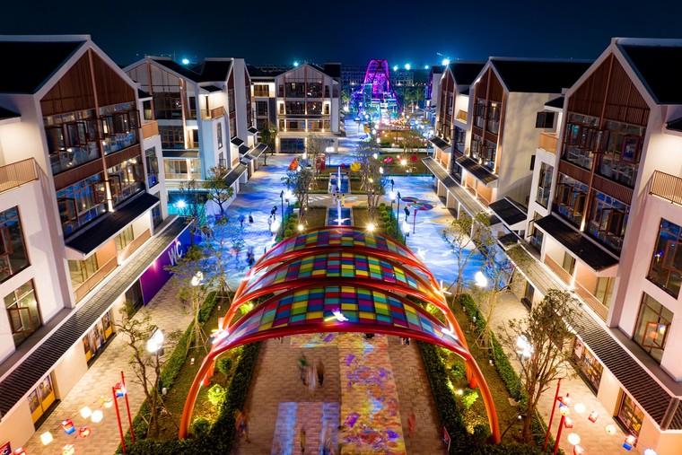 Choáng ngợp, mãn nhãn với 'bữa tiệc' ánh sáng về đêm tại phố Hàn K-Town ảnh 4