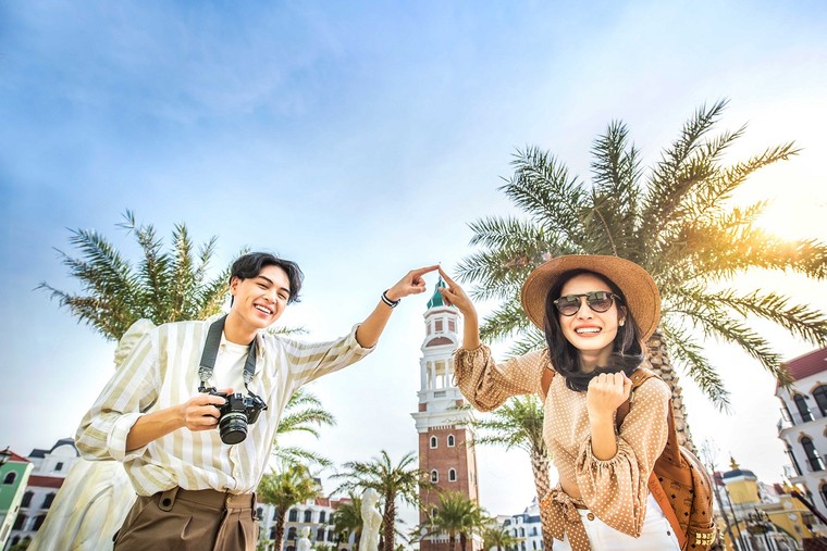 TikToker hot-hit 'mách' những góc check-in đẹp - độc - đỉnh trước giờ G siêu nhạc hội 8Wonder ảnh 5