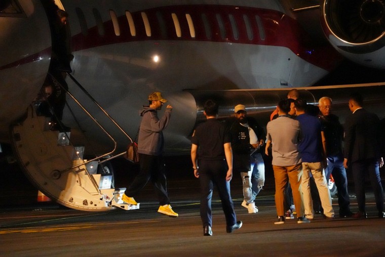 Bất ngờ những hình ảnh đầu tiên của Maroon 5 tại Phú Quốc ảnh 1