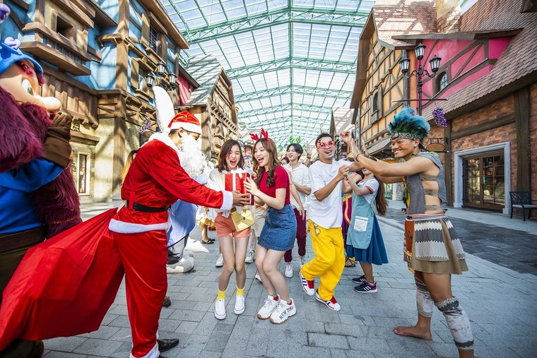 Bất ngờ những hình ảnh đầu tiên của Maroon 5 tại Phú Quốc ảnh 6