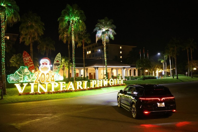 Bất ngờ những hình ảnh đầu tiên của Maroon 5 tại Phú Quốc ảnh 2