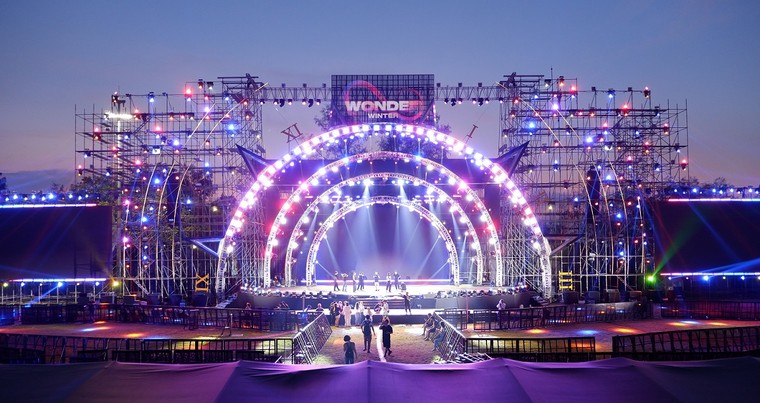 Bất ngờ những hình ảnh đầu tiên của Maroon 5 tại Phú Quốc ảnh 3