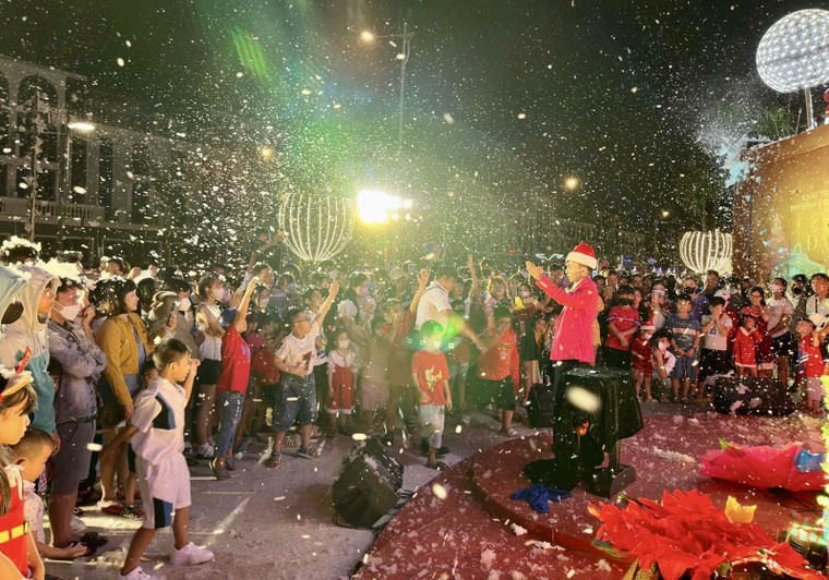 Ngập tràn không khí Giáng sinh tại Đức Hòa – Long An ảnh 5