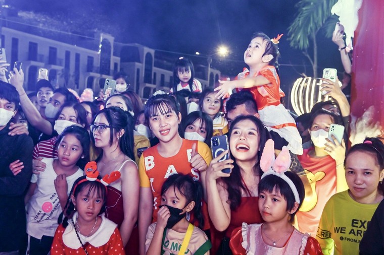 Ngập tràn không khí Giáng sinh tại Đức Hòa – Long An ảnh 4