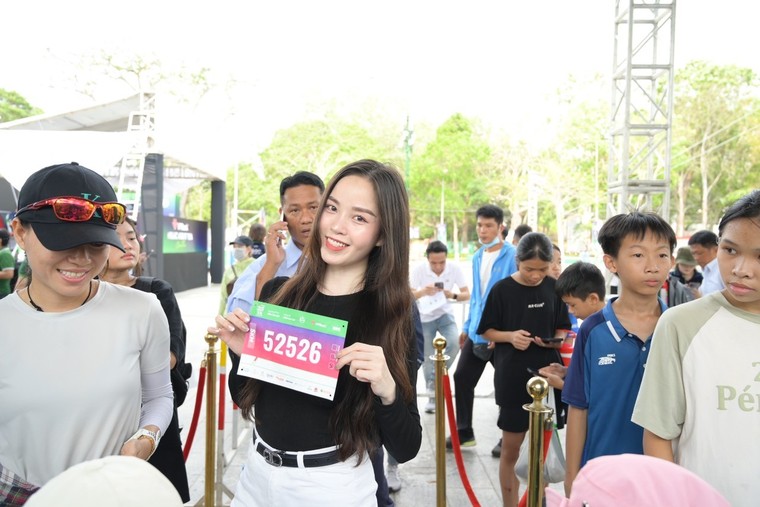 Runner rạng rỡ trong ngày nhận BIB VPBank Can Tho Music Night Run 2024 ảnh 1
