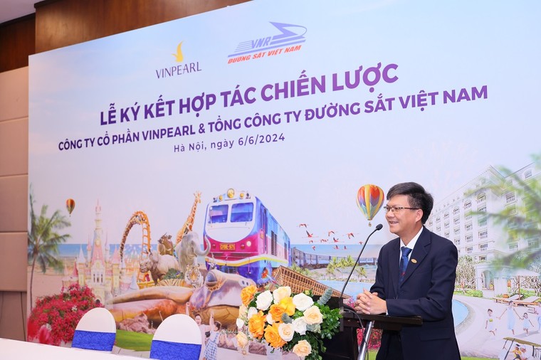 Tổng công ty Đường sắt Việt Nam và Vinpearl ký kết hợp tác thúc đẩy phát triển du lịch ảnh 1