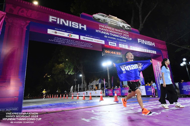 Vinamilk tài trợ “132 kg đạm” cho 11.000 runner VnExpress Marathon Hà Nội ảnh 3