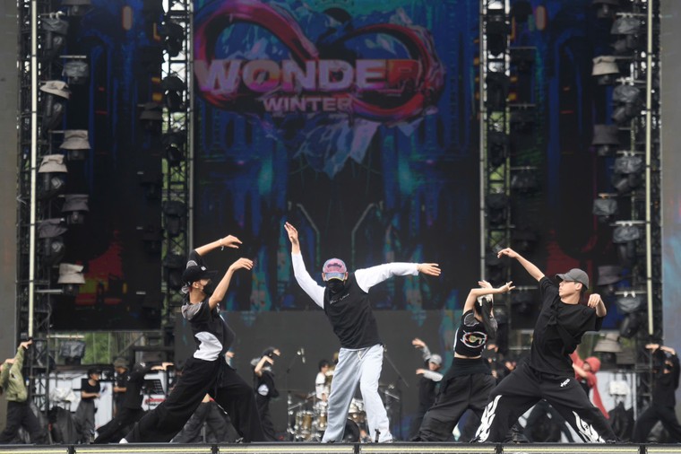 Không khí lễ hội tràn ngập trước giờ G siêu nhạc hội 8Wonder Winter ảnh 3