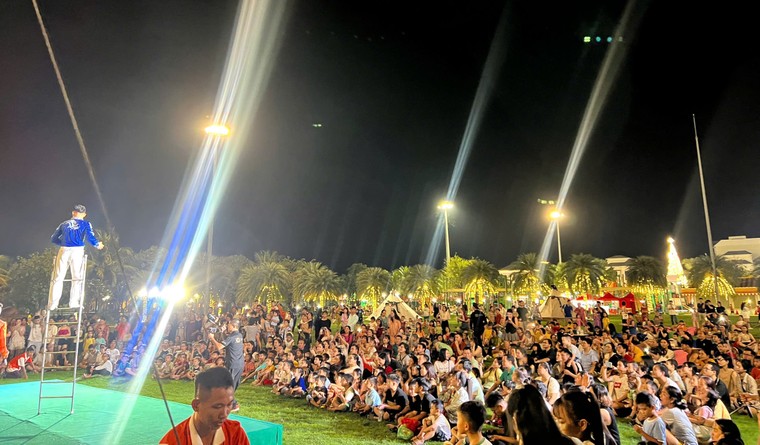 Không khí lễ hội tràn ngập trước giờ G siêu nhạc hội 8Wonder Winter ảnh 8