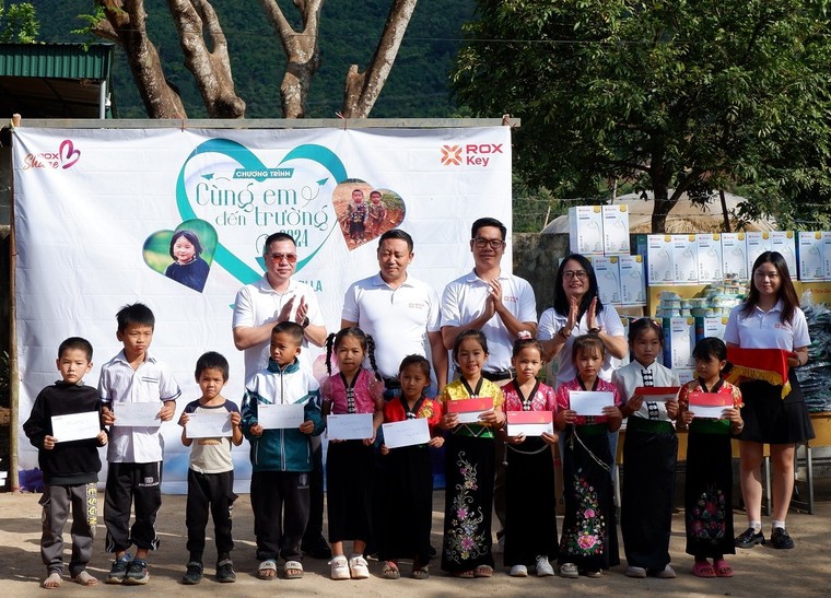 ROX Key tiếp sức cùng em đến trường ở Chiềng Ban, Sơn La ảnh 1