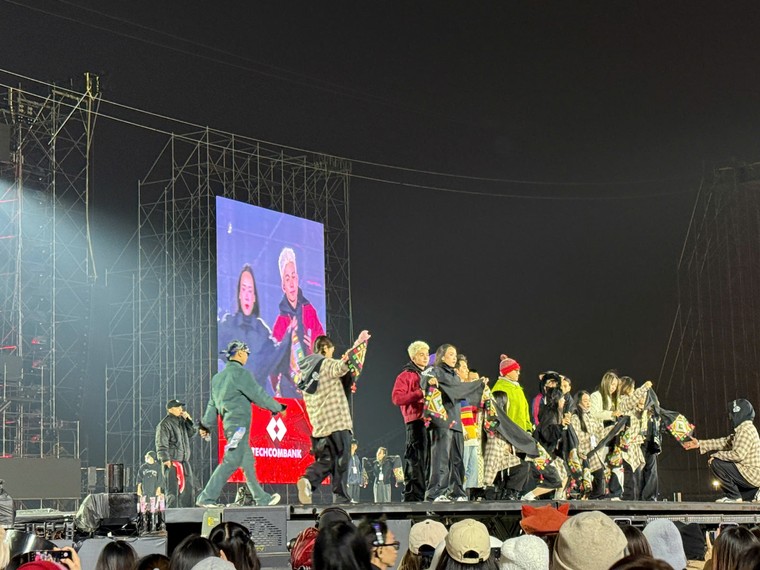 Dàn anh tài “vượt chông gai” tổng duyệt concert dưới cái rét Hà Nội ảnh 8