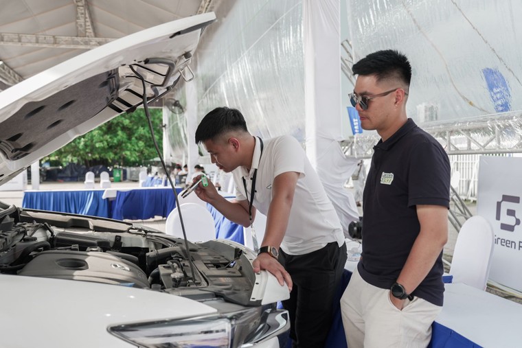 “Đi xe xăng, về xe điện”, người dùng chia sẻ: Lái ngon, ưu đãi lớn, tội gì không lên đời ảnh 3