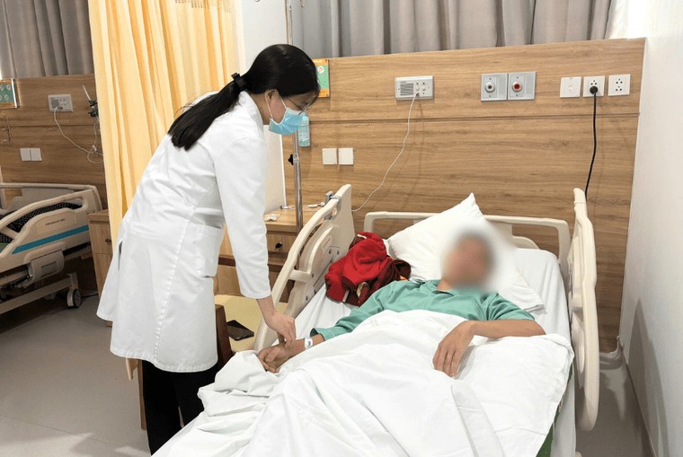 Cứu sống cụ ông 77 tuổi đột quỵ do nhồi máu não, liệt nửa người tại Phú Quốc ảnh 2