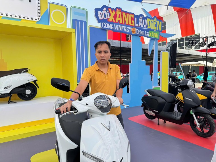Người dân Hà Nội, TP.HCM, Hưng Yên nô nức đổi xe máy xăng lấy xe máy điện ảnh 5