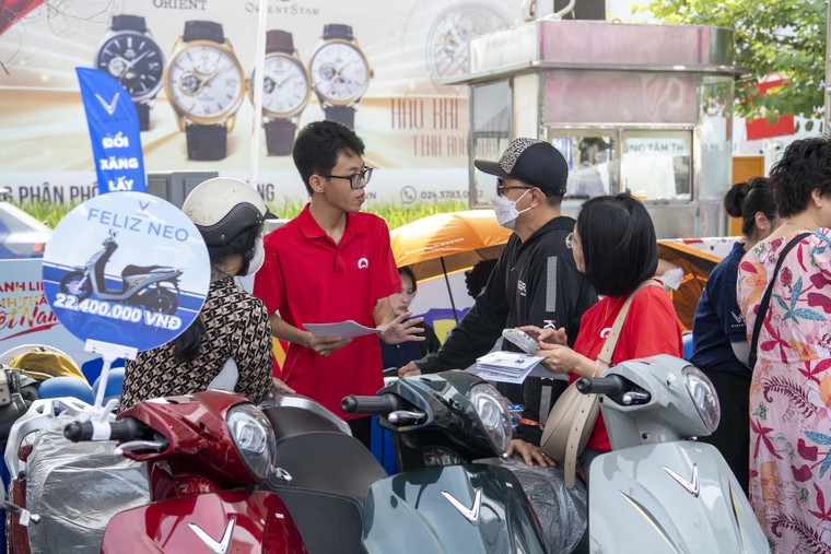 Người dân Hà Nội, TP.HCM, Hưng Yên nô nức đổi xe máy xăng lấy xe máy điện ảnh 3