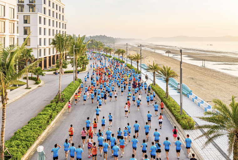 Giải chạy Vlasta Race 2025 do Văn Phú tổ chức bùng nổ với gần 3000 runner ảnh 1