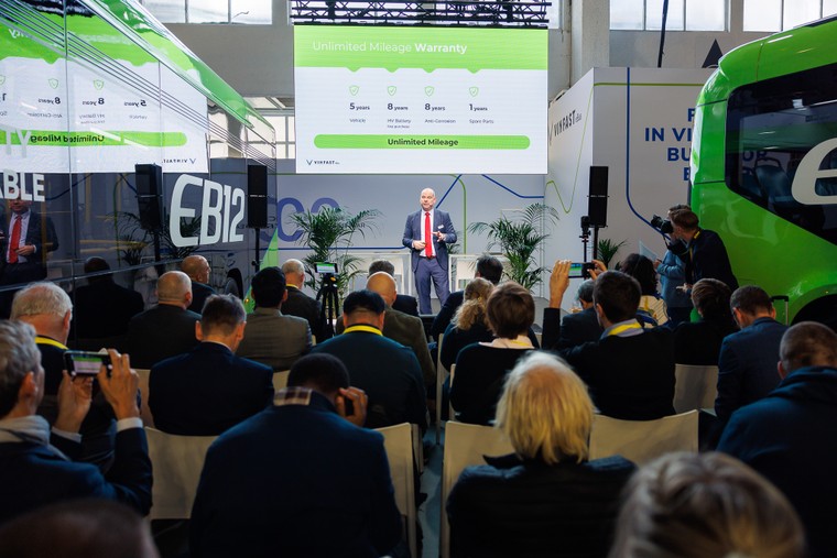 VinFast chính thức ra mắt hai mẫu xe buýt điện tại châu Âu ảnh 1