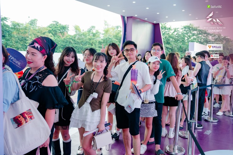 “Phải lòng” Bank Tím tại Em Xinh “Say Hi” Concert Đêm 2 ảnh 6