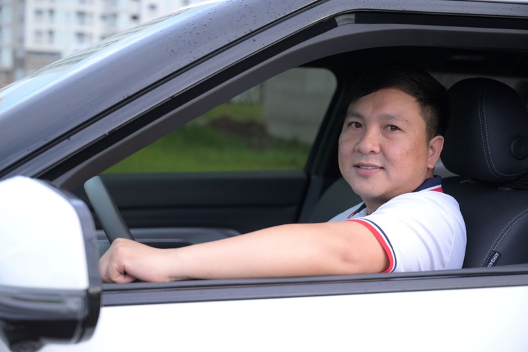 Bác sĩ nha khoa sở hữu VinFast VF 9: “Đi chuyến dài càng cảm nhận rõ ưu điểm của xe” ảnh 2