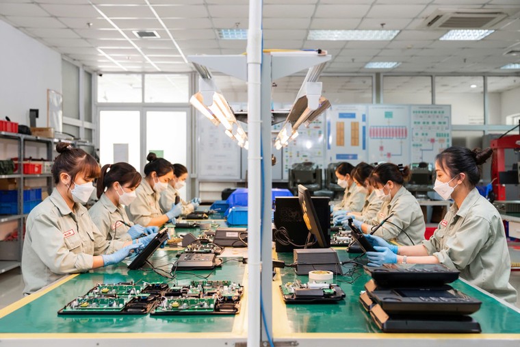 Tổng Công ty 80 năm truyền thống của Tập đoàn Viettel nhận Huân chương Bảo vệ Tổ quốc, đặt mục tiêu 16.000 tỷ ảnh 5