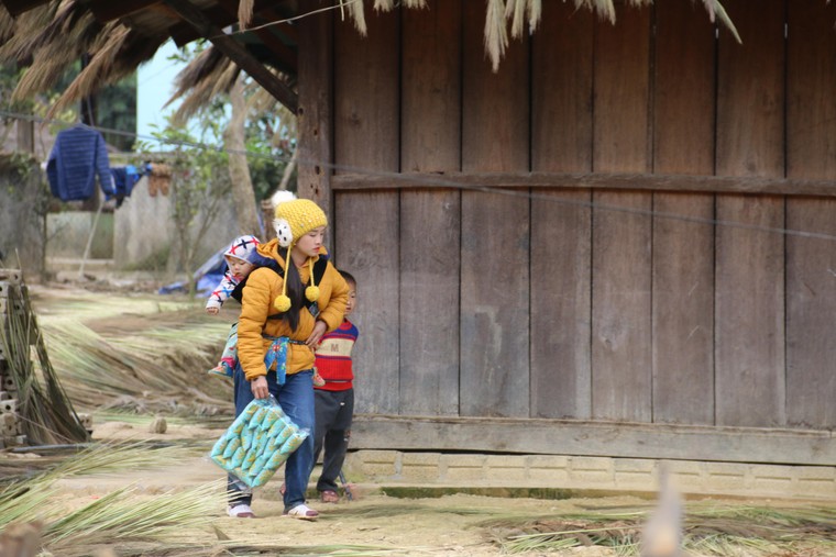 Vùng đất của những thiếu nữ đẻ sớm nhất Việt Nam ảnh 4