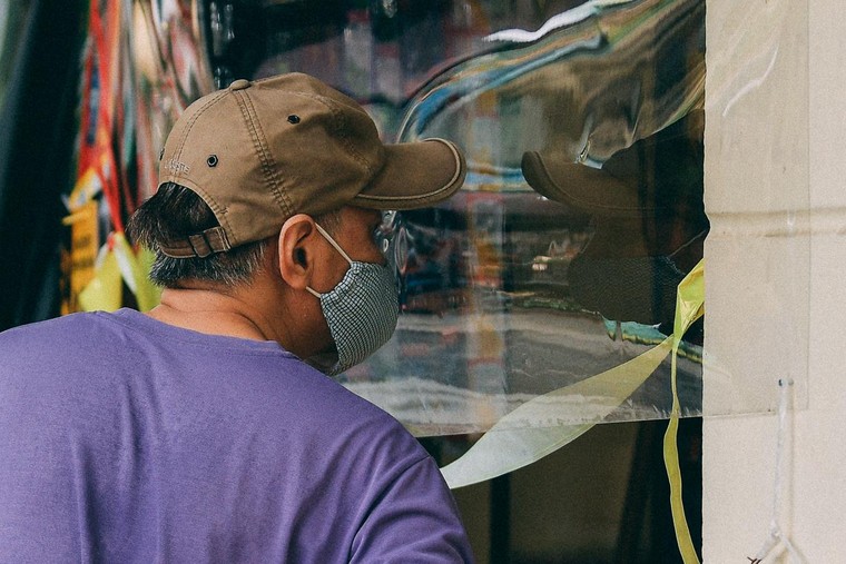 Cận cảnh khu chợ được bịt kín bằng ni-lon tại Hà Nội ảnh 5