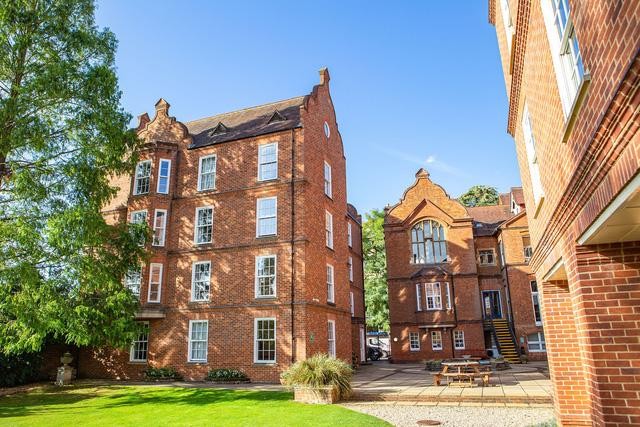 Vì sao Tập đoàn Sovico tài trợ 155 triệu bảng Anh cho Đại học Linacre? ảnh 1