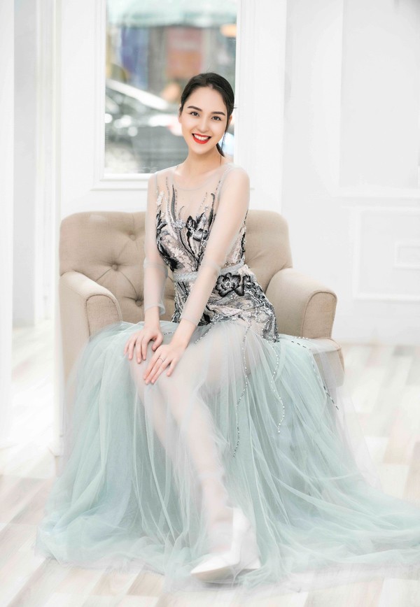 Á hậu Dương Tú Anh tất bật chạy show trước khi lấy chồng ảnh 4