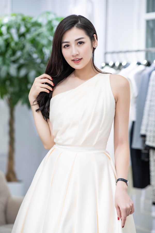 Á hậu Dương Tú Anh tất bật chạy show trước khi lấy chồng ảnh 1