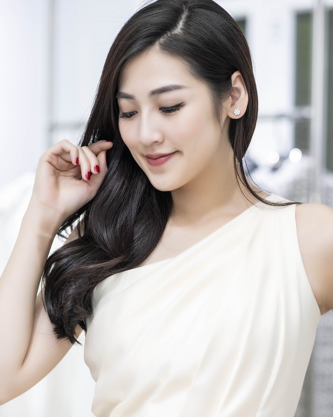 Á hậu Dương Tú Anh tất bật chạy show trước khi lấy chồng ảnh 2