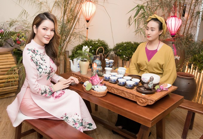 Lý Nhã Kỳ trẻ trung, thanh lịch ở Hội An ảnh 3