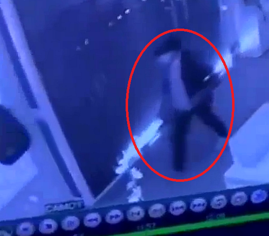 Bắt giữ hai đối tượng dùng xà beng đục két sắt ảnh 1