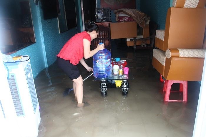 Hà Tĩnh ‘chới với’ trong biển nước do mưa lớn ảnh 2