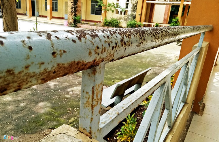 Vừa dạy học vừa run trong trường cấp 2 sắp sập ảnh 13