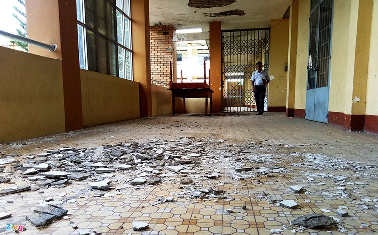 Vừa dạy học vừa run trong trường cấp 2 sắp sập ảnh 5