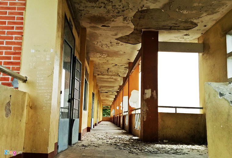 Vừa dạy học vừa run trong trường cấp 2 sắp sập ảnh 6