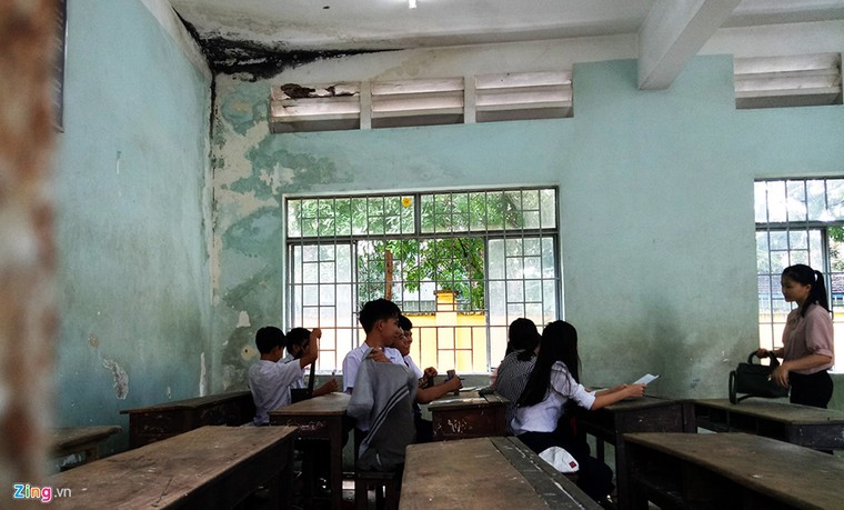 Vừa dạy học vừa run trong trường cấp 2 sắp sập ảnh 9