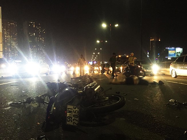 Chạy xe máy vào làn ô tô, đôi nam nữ chết thảm ảnh 1