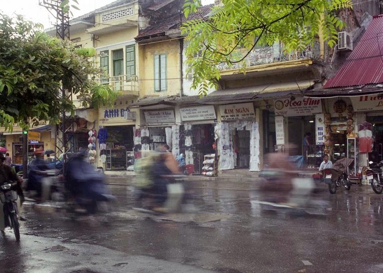 Phố Bà Triệu trước đó còn có tên gọi khác là gì?