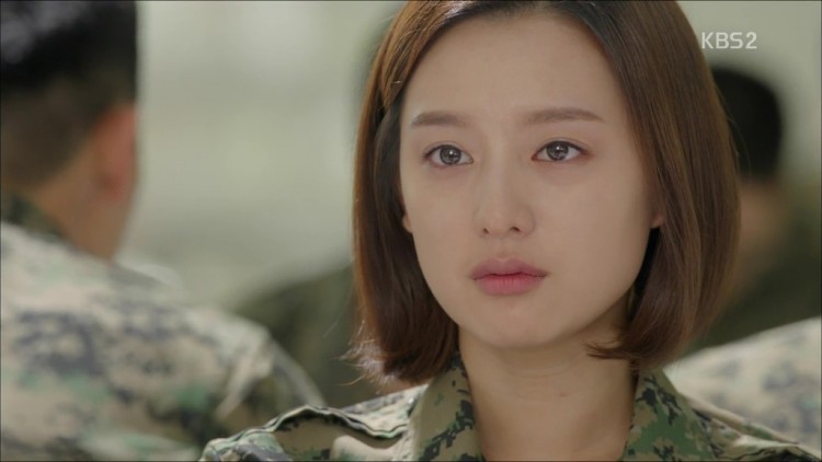 Khả Ngân bị 'mọt phim' nhận xét make-up nhợt nhạt hốc hác trong Hậu Duệ Mặt Trời ảnh 9