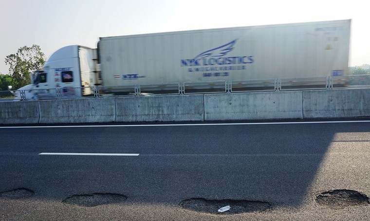 Cao tốc 34 ngàn tỷ Đà Nẵng – Quảng Ngãi chi chít ‘ổ gà, ổ trâu’ ảnh 4