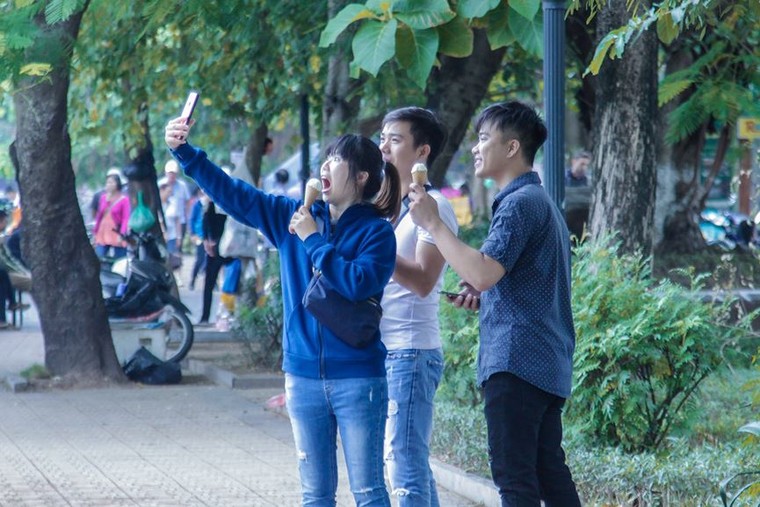 Người Hà Nội run run trong cái lạnh đầu mùa ảnh 12