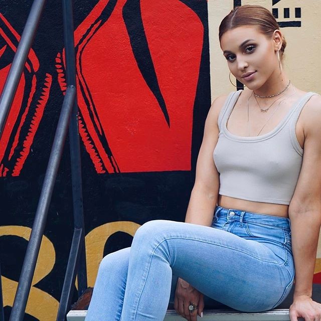 'Hot girl bóng rổ' Mỹ cao 1,8 m, thân hình nóng bỏng như người mẫu ảnh 14