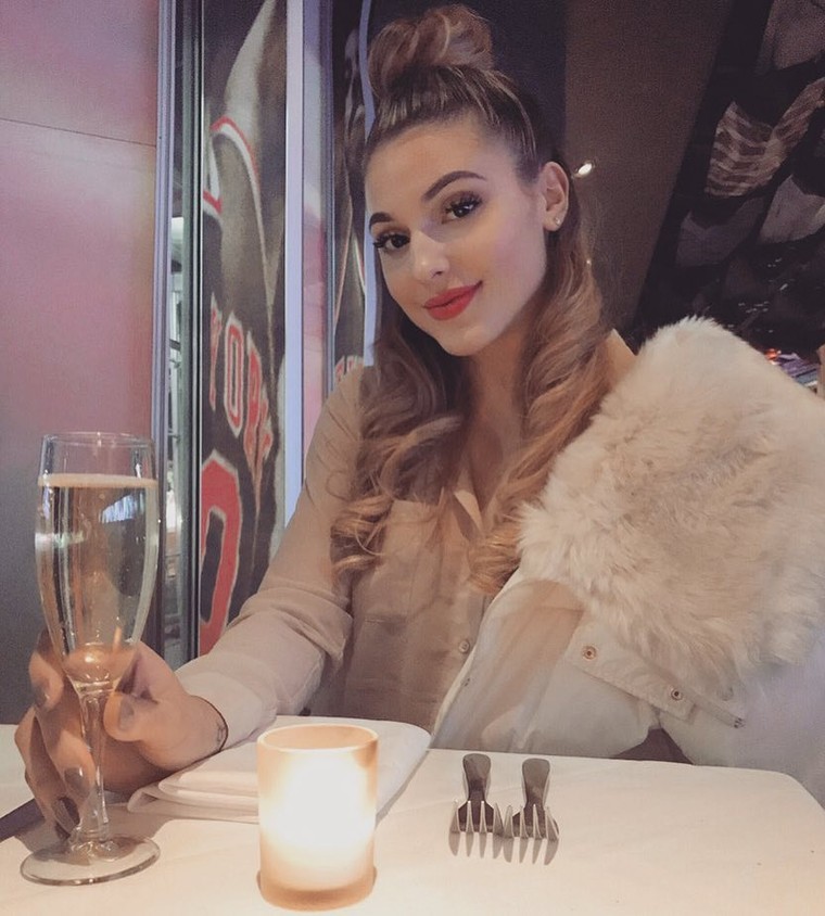 'Hot girl bóng rổ' Mỹ cao 1,8 m, thân hình nóng bỏng như người mẫu ảnh 15